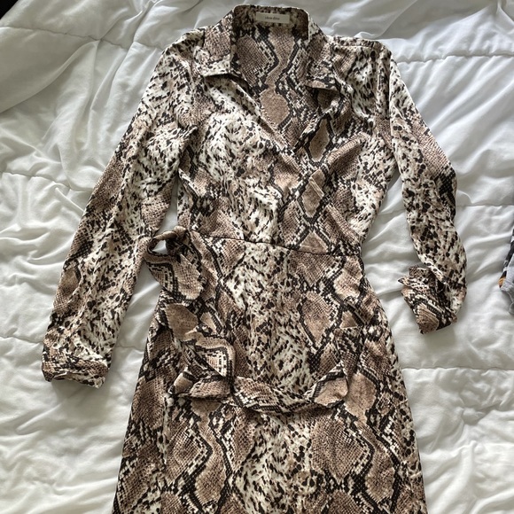 M boutique snake print dress - Picture 2 of 5